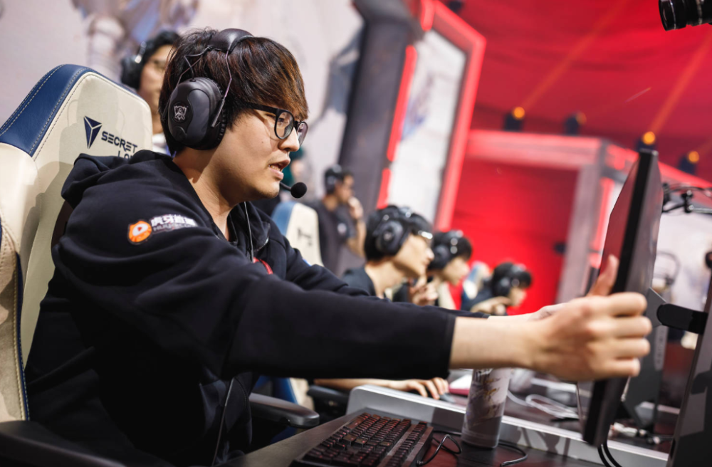 新疆广汇今晨单刀错失，志在意大利杯名次提升，气氛紧张，赛程密集仍需轮换的简单介绍